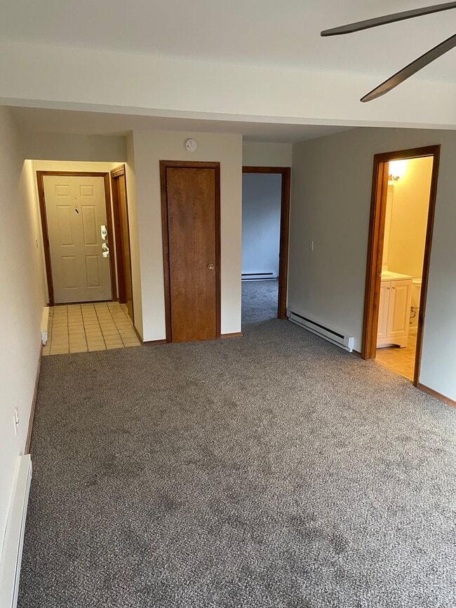 Building Photo - Plainville Woods Condo