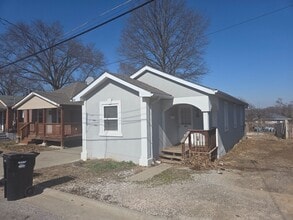 Building Photo - 207 Waller Ave