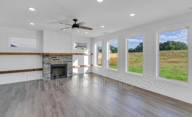 Foto del edificio - 310 Ben Johnson Rd