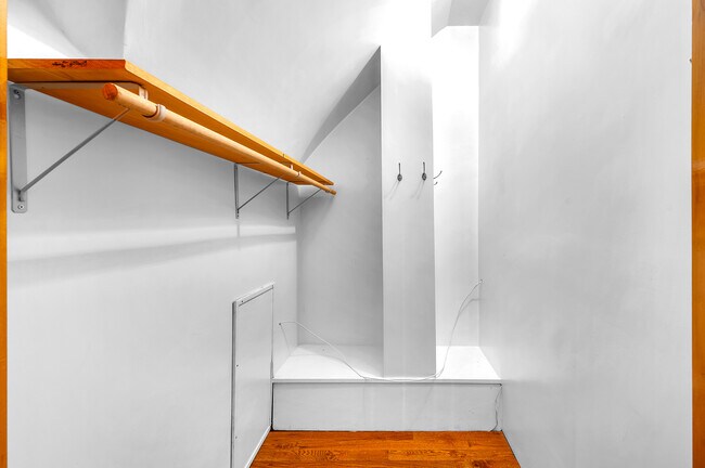 Foto del edificio - 443 W High St