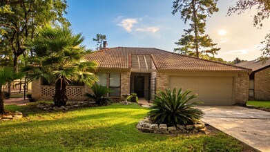 Building Photo - 12018 Meadowview Dr