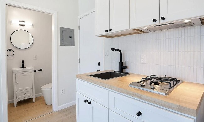 Foto del edificio - 8th St Apartments