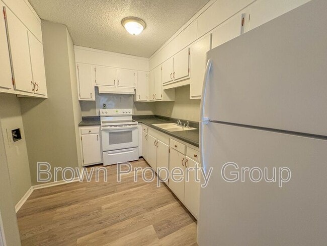 Foto del edificio - 2462 A Bragg Blvd