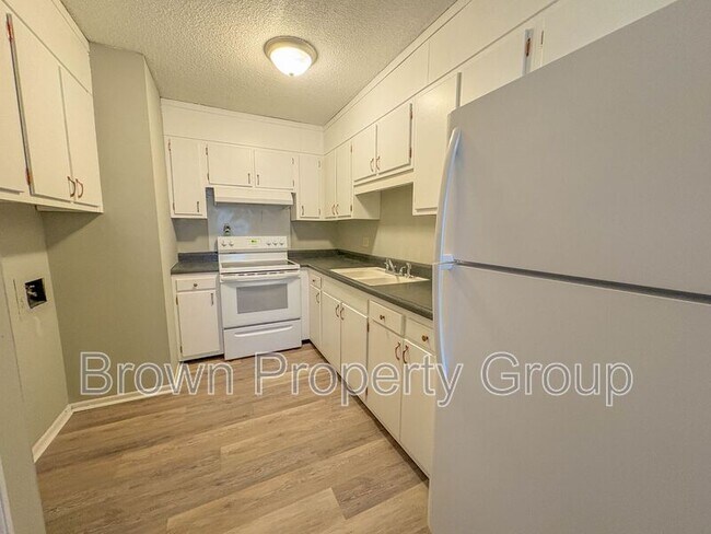 Foto del edificio - 2462 Bragg Blvd