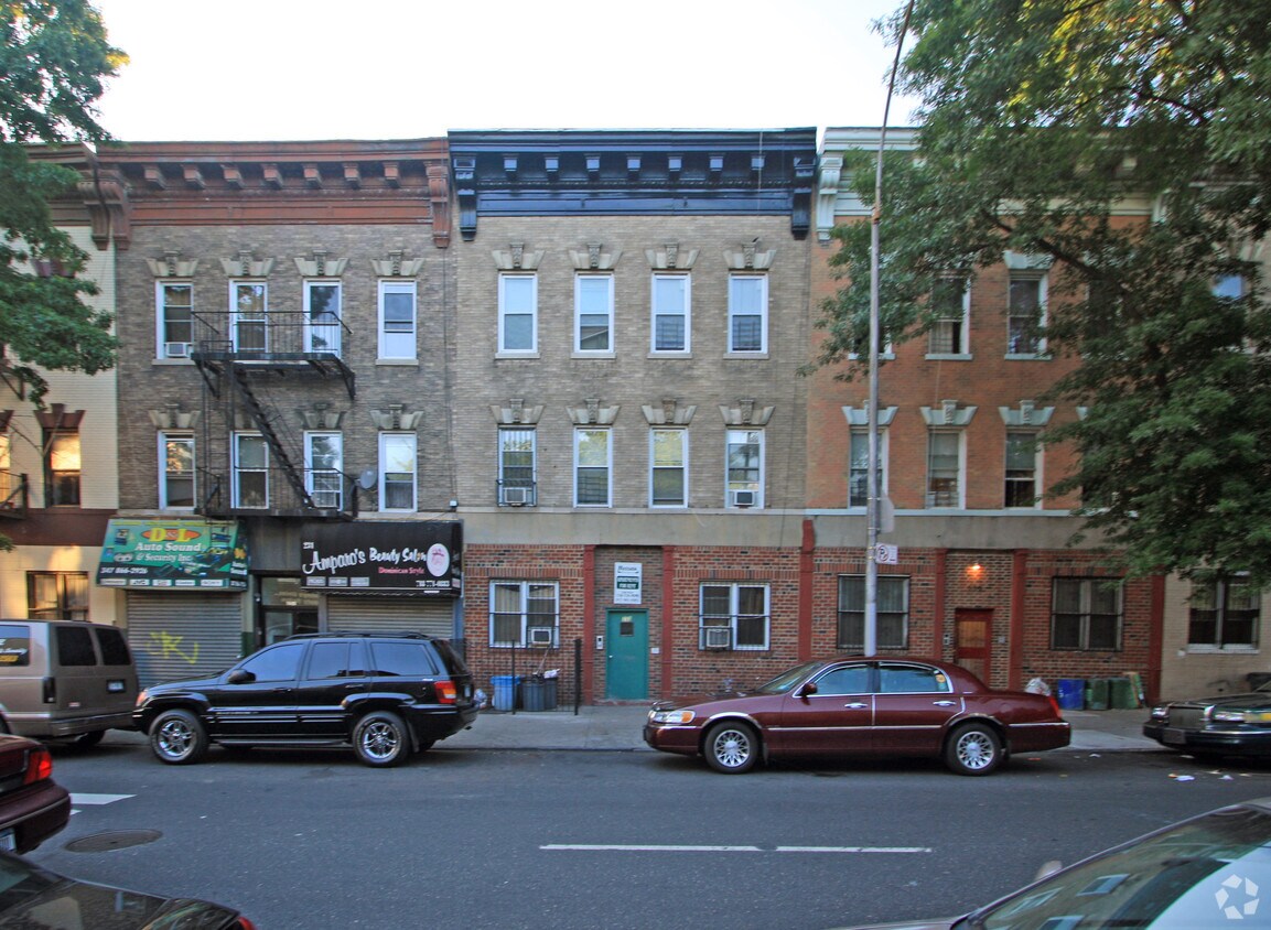 Building Photo - 233 Troy Ave