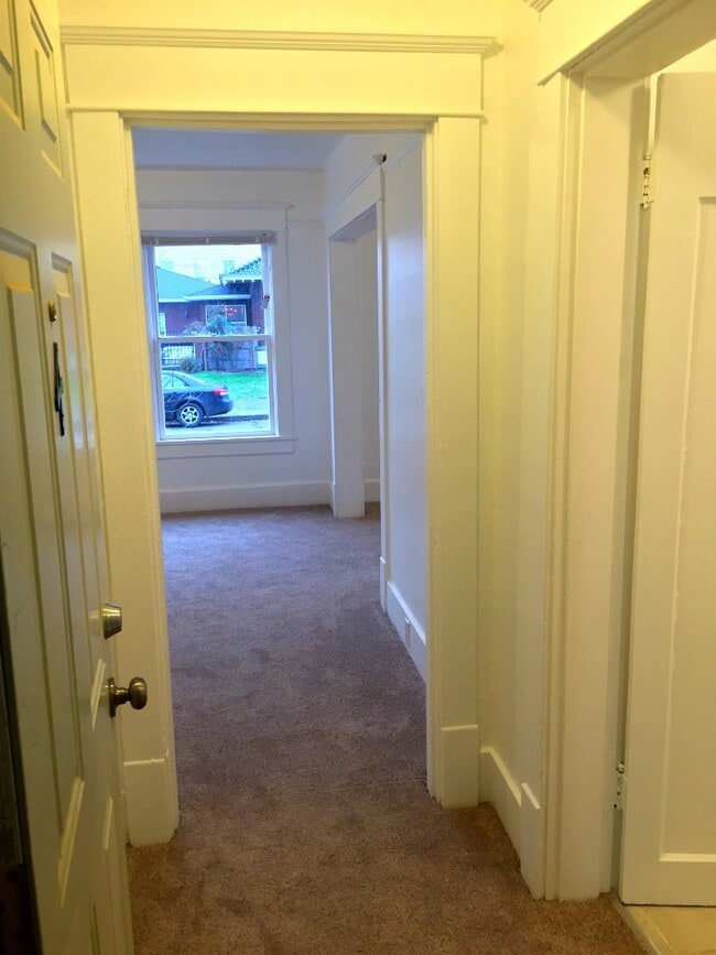 Building Photo - 505 SE Lyon St