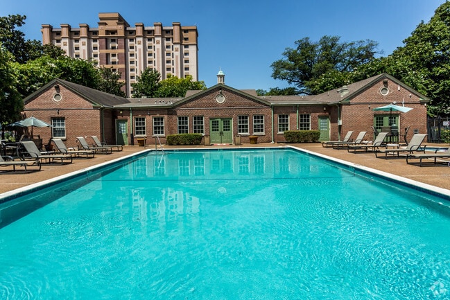 Foto del edificio - Uptown Square Apartments