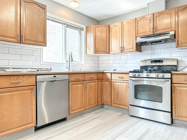 Photo du bâtiment - 123 Ridgebrook Dr SW