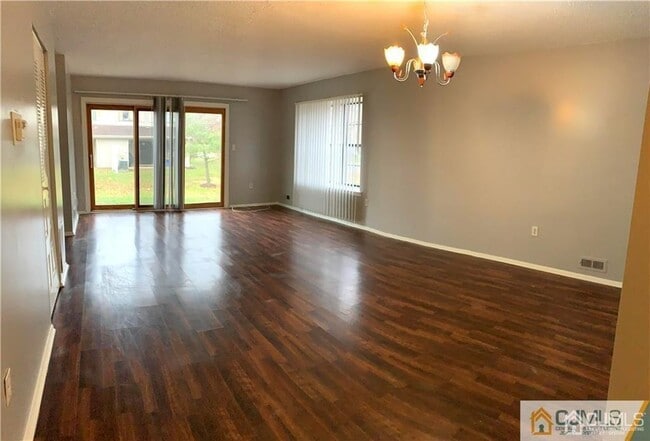 Building Photo - 536 Manchester Ct