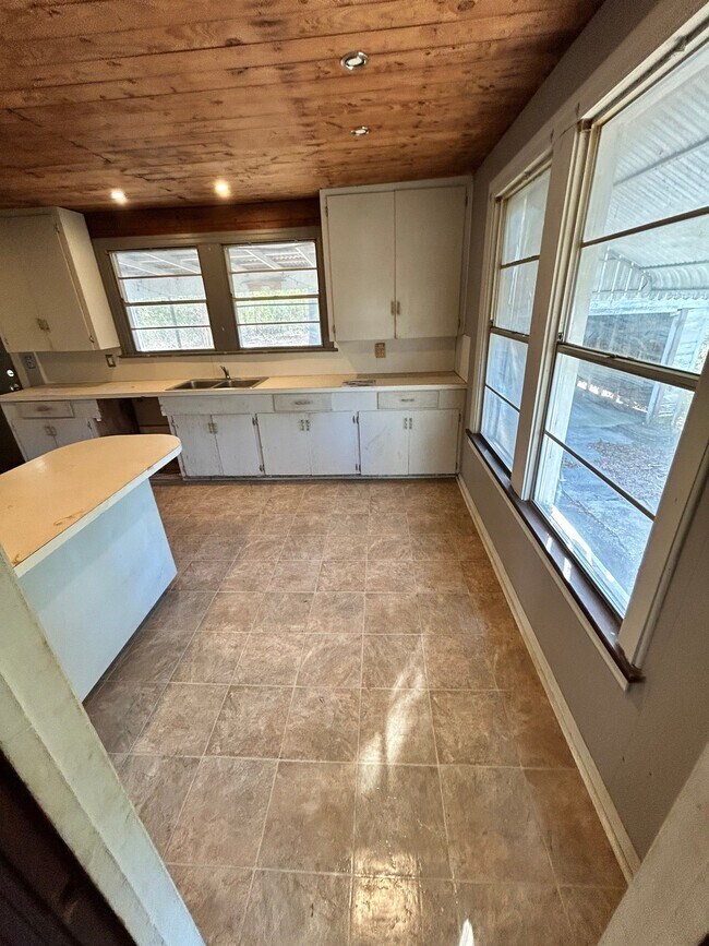 Foto del edificio - 102 E Charlotte Ave