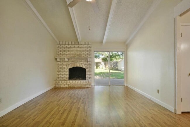 Building Photo - 9410 E Meadow Vale