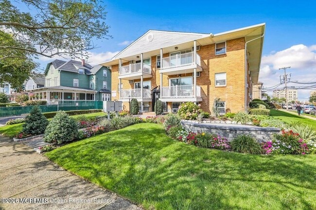 Building Photo - 301 Sixth Ave