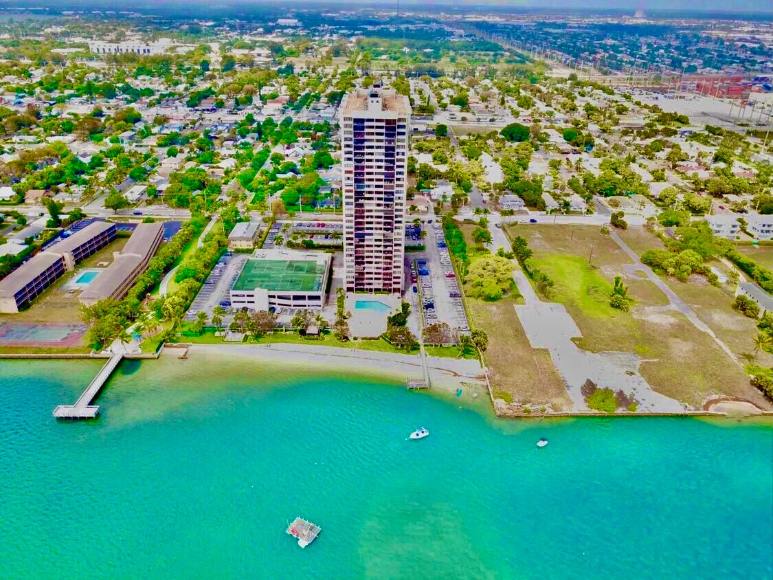 Foto principal - 5600 N Flagler Dr