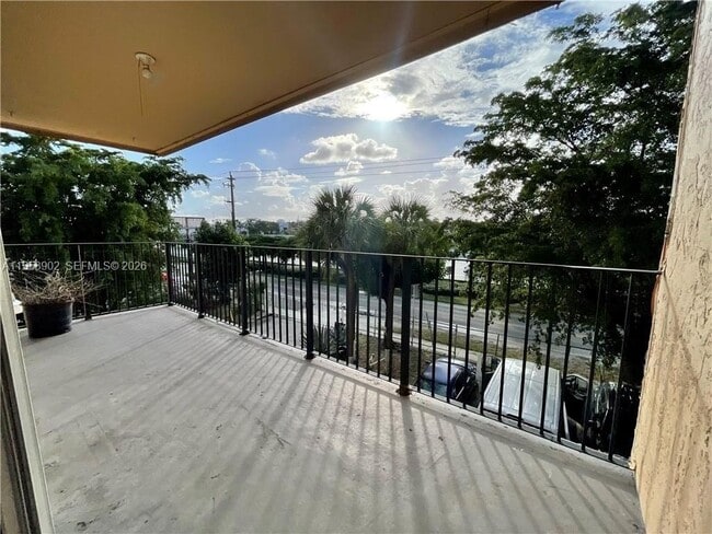 Building Photo - 1990 W 56th St