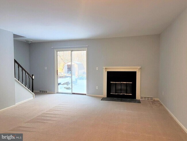 Building Photo - 31 Lamplighter Ln