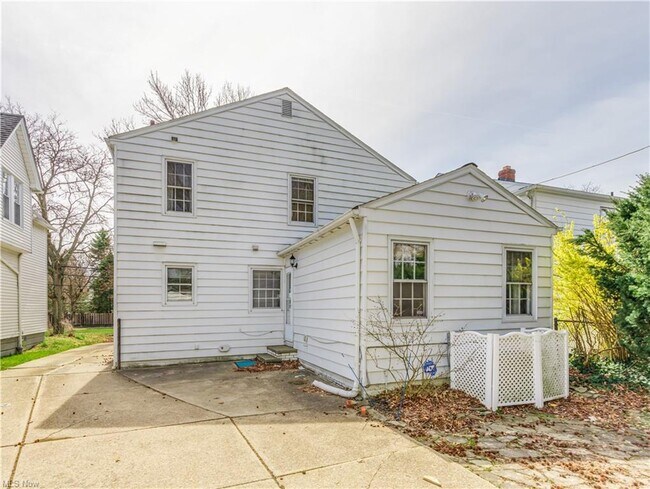 Building Photo - 22925 Fairmount Blvd