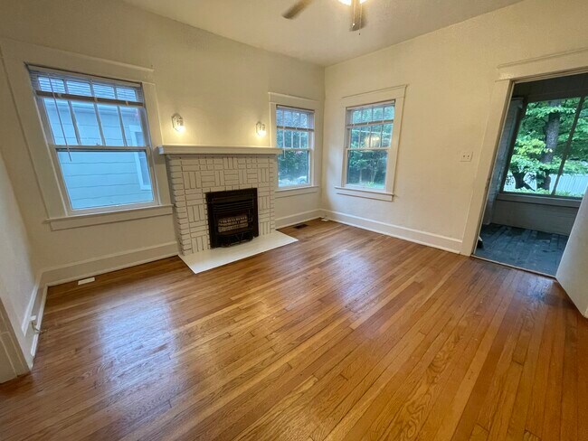 Building Photo - 908 Oxmoor Rd