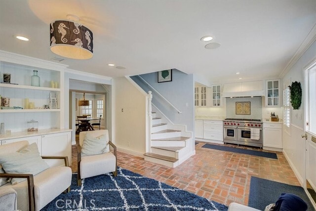Building Photo - 2128 Miramar Dr