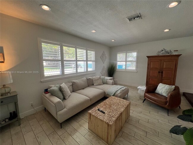 Building Photo - 4081 Lake Dr