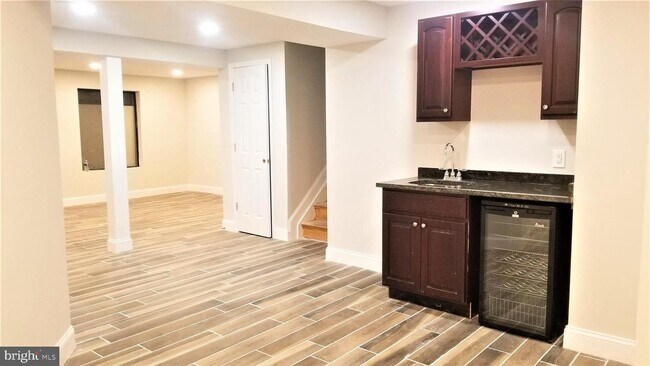 Building Photo - 10925 Broad Green Terrace