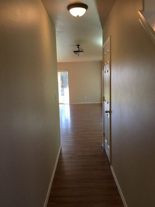 Foto del edificio - 3 Bedroom Duplex in SW Redmond