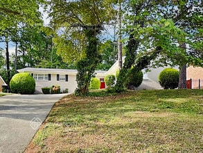 Building Photo - 2813 Rainbow Forest Dr