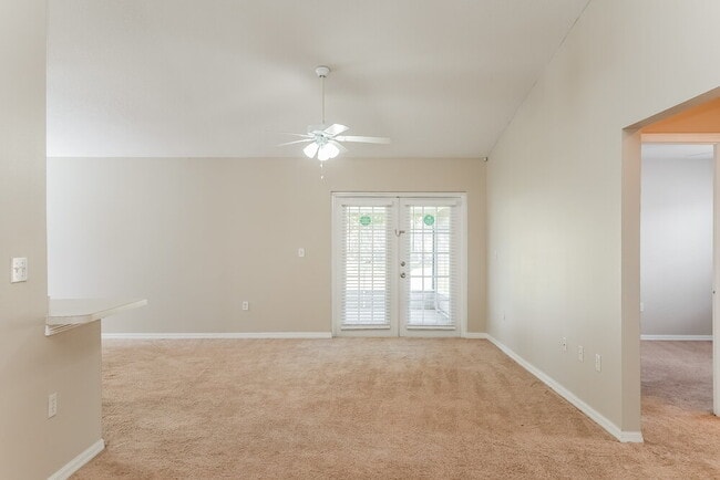 Building Photo - 2132 Ridgemore Dr