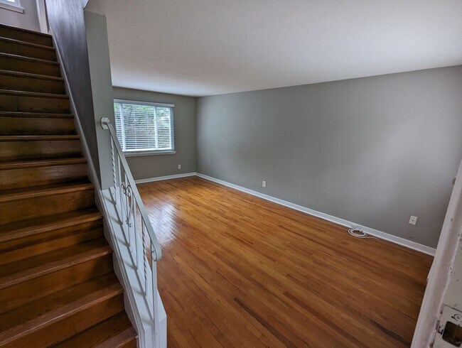Building Photo - 2 Bed 1 Bath Single Family Home (Perry North)