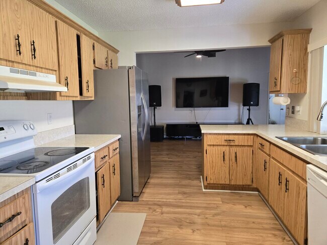 Building Photo - 8245 Whitewood Cove E