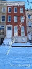 Building Photo - 219 1/2 E North Ave