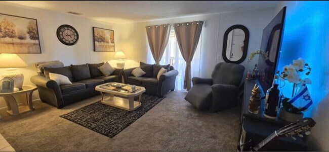 Foto del edificio - 294 Berkshire Ln