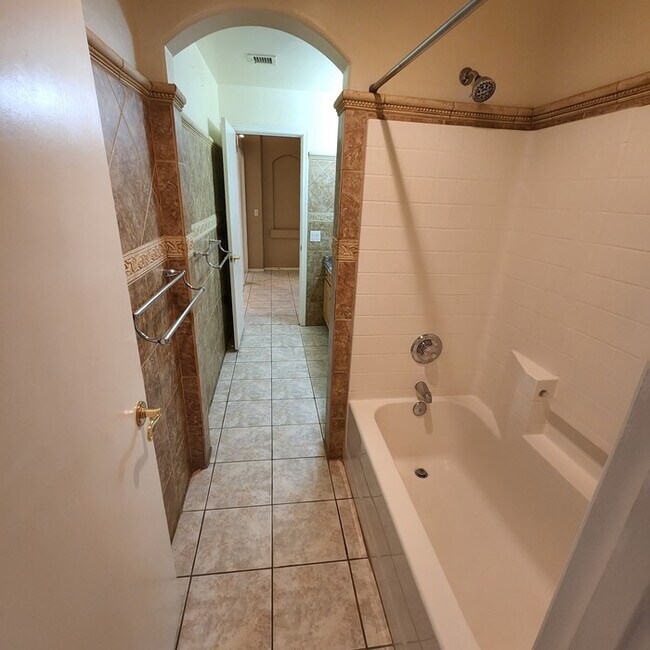 Building Photo - 1382 W Via Rio Blanco