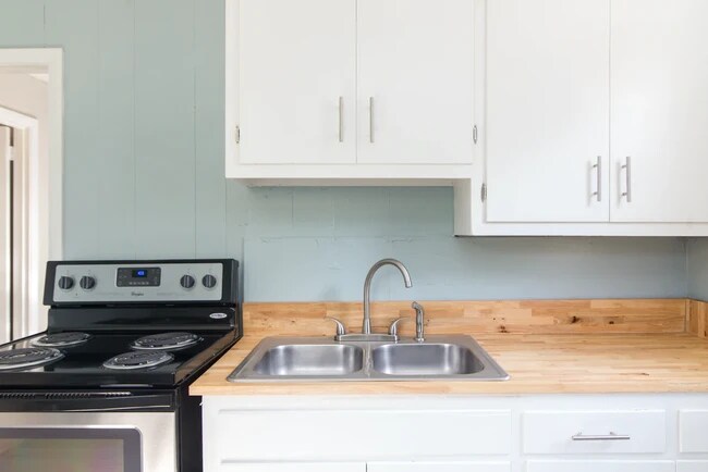 Building Photo - 268 McGavock Pike