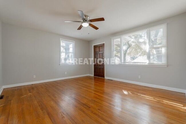 Foto del edificio - 7601 Caughman Rd
