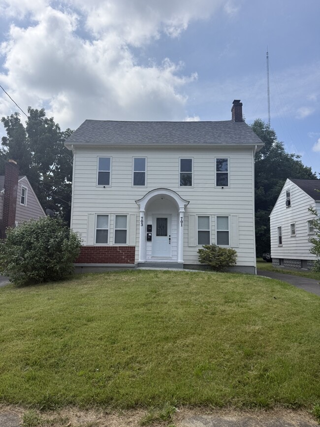 Building Photo - 701 E Judson Ave