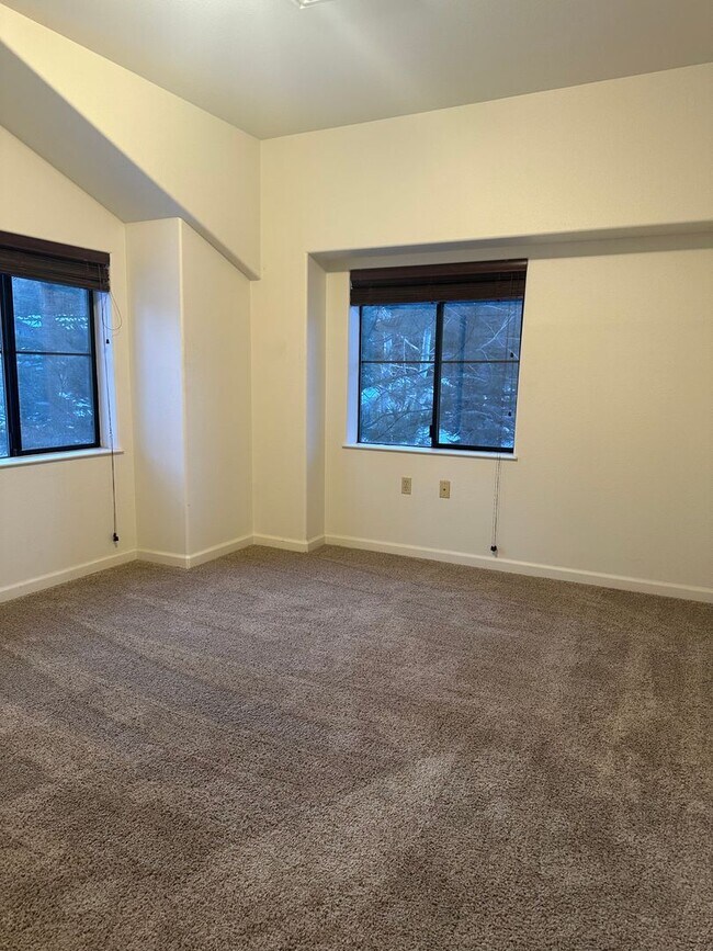 Building Photo - Long Term Rental in Pioneer Center- $2000