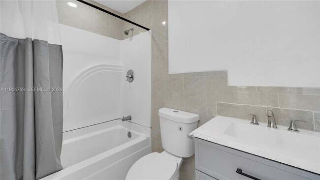 Foto del edificio - 2411 NW 208th St