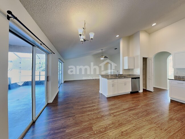 Building Photo - 8813 Scenic Vista Ct