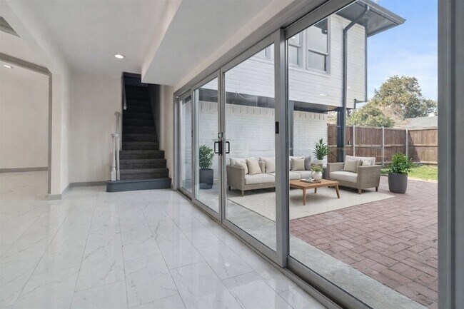 Building Photo - 2325 Regal Rd