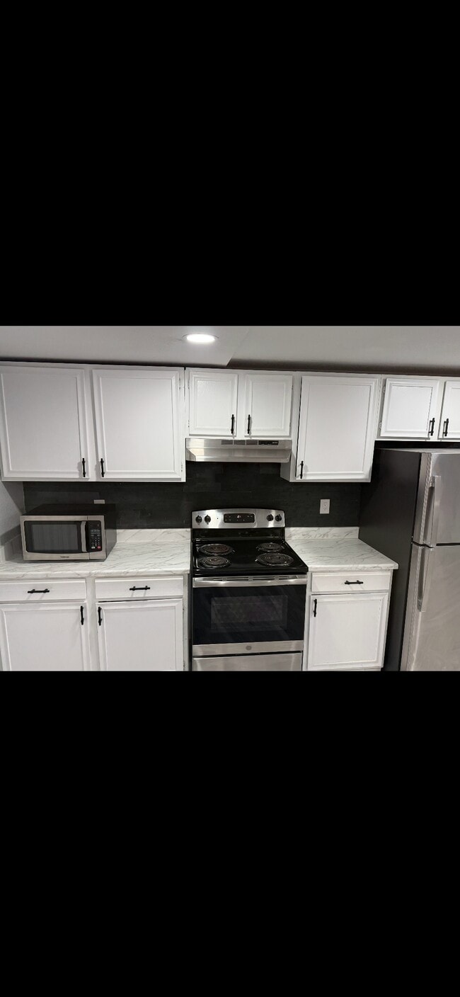 Building Photo - 11175 Dexter Dr