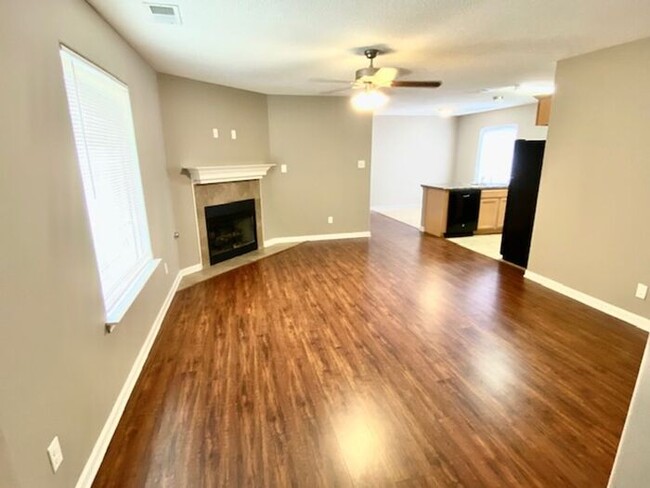 Foto del edificio - Now leasing a 3 bedroom 2 bath home in Mem...