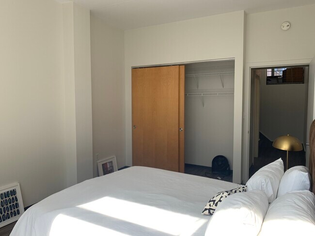 Foto del edificio - 160 E Berkeley St