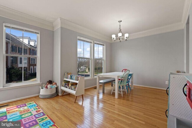 Foto del edificio - 22886 Livingston Terrace