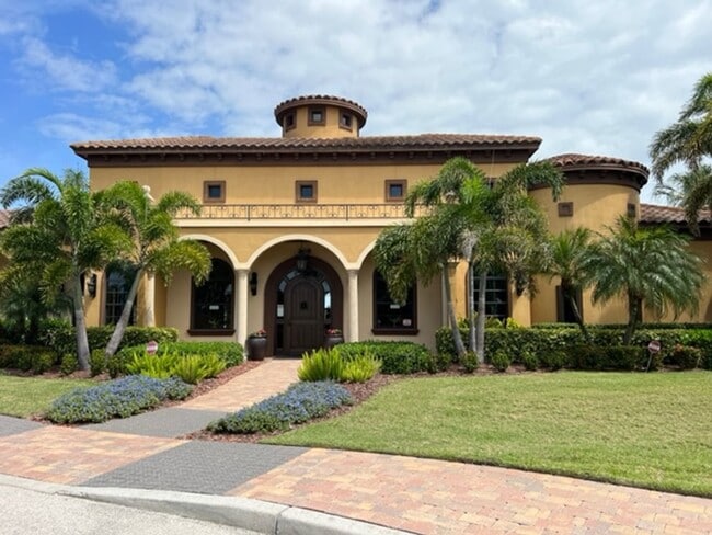 Building Photo - Beachside Townhome