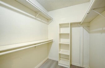 Building Photo - 6115 Briar Glade Dr