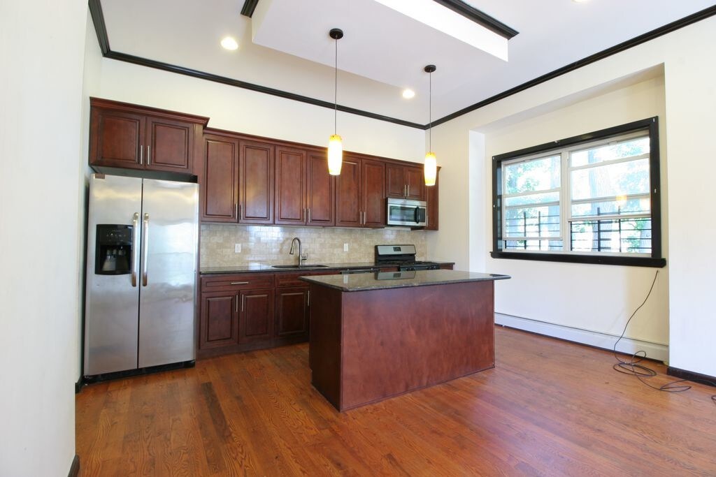 Foto principal - 245 Sunnyside Ave
