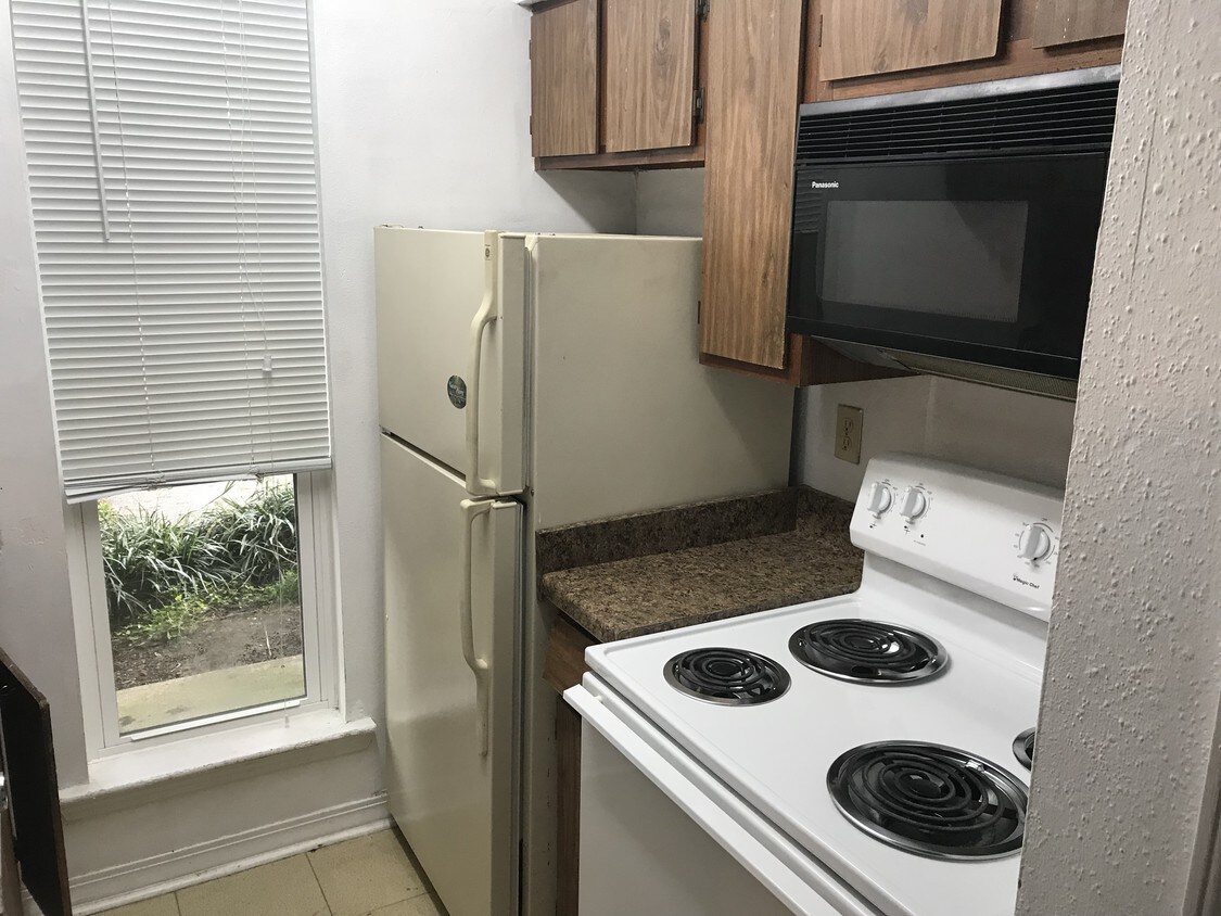 Building Photo - 4829 Zenith St