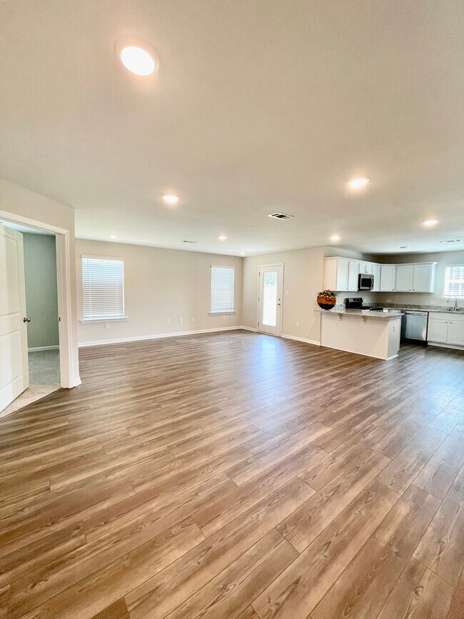 Foto del edificio - 633 Ridgeland Rd