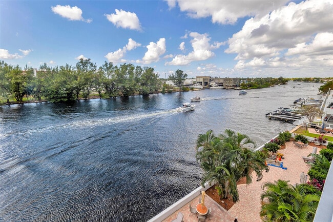 Foto del edificio - 1401 N Riverside Dr