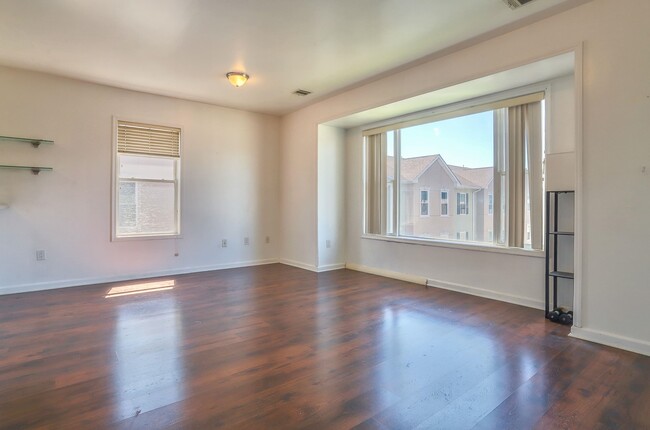 Building Photo - 5209 Polk St